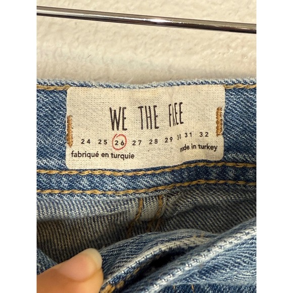 We The Free People Maggie Mid Rise Distressed Jeans Sz 26 Raw Cropped Light Wash - Picture 8 of 14